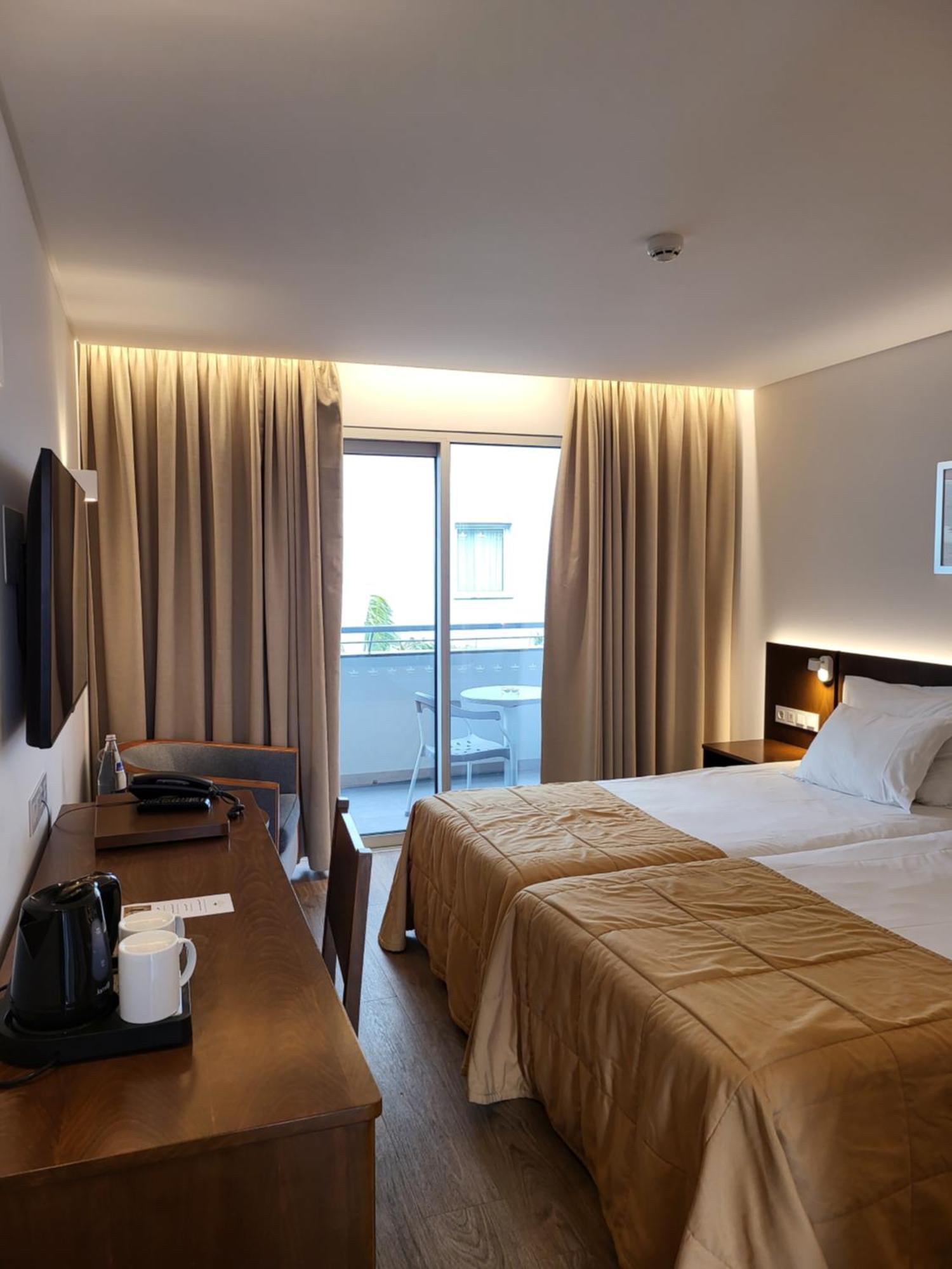 Hotel Roca Mar Caniço Екстериор снимка
