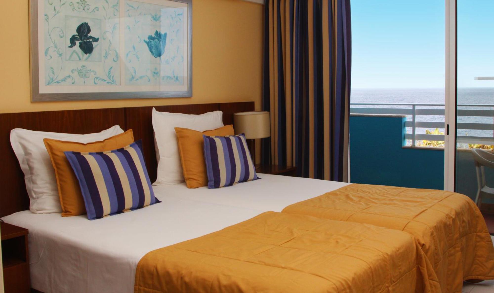 Hotel Roca Mar Caniço Екстериор снимка
