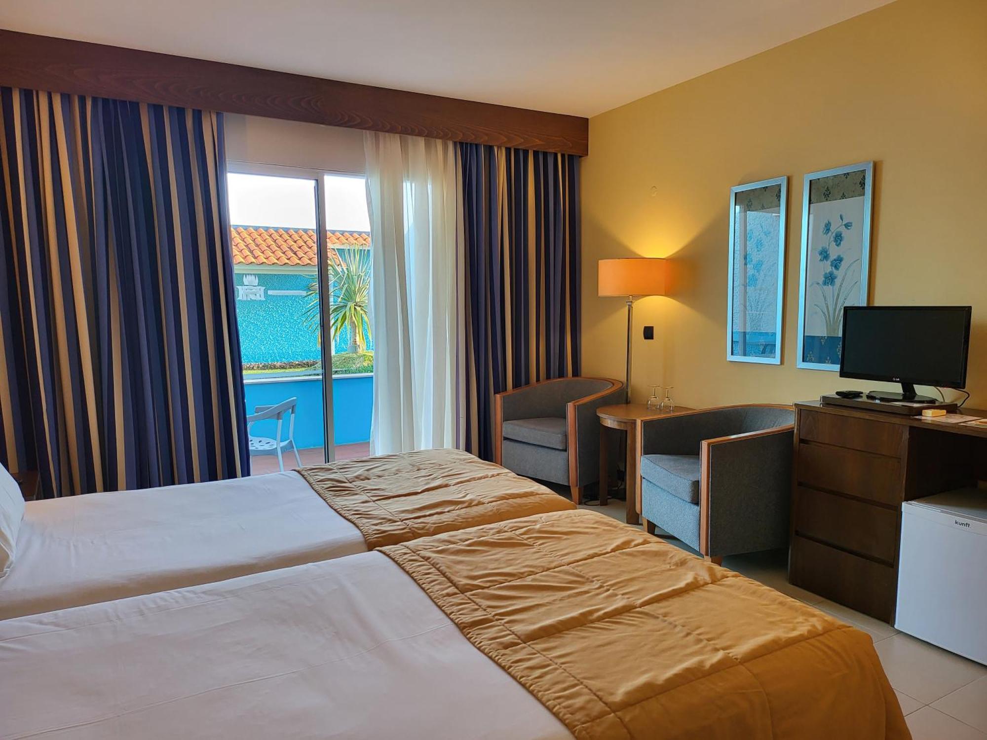 Hotel Roca Mar Caniço Екстериор снимка